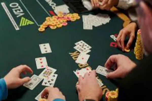 How to Play Poker Online for Beginners in 2024?